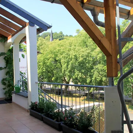 Ferienweingut & Gutsrestaurant Becker 아파트 *