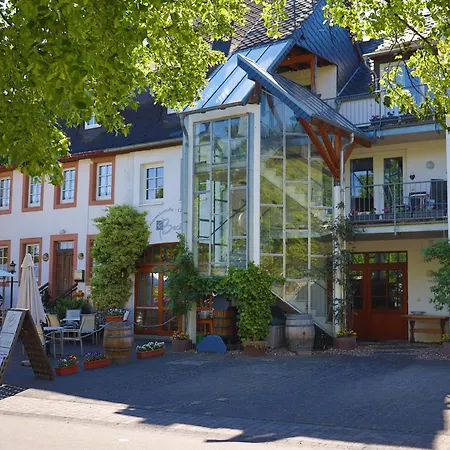 Ferienweingut & Gutsrestaurant Becker Burgen