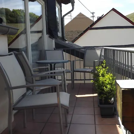 Apartman Ferienweingut & Gutsrestaurant Becker Burgen