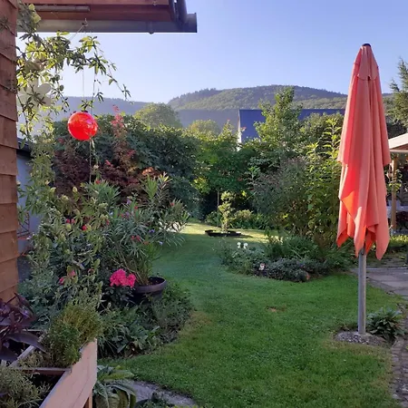 Ferienweingut & Gutsrestaurant Becker 아파트 *
