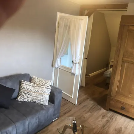 Ferienweingut & Gutsrestaurant Becker *