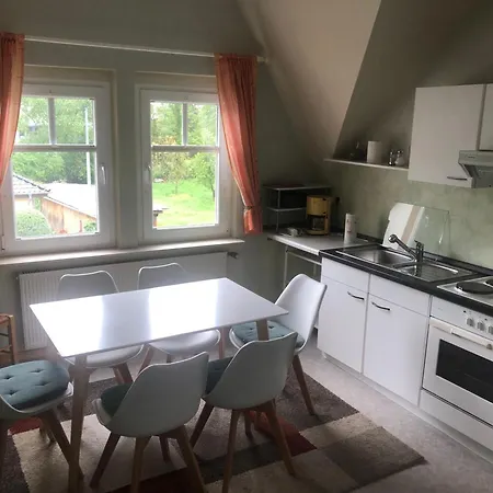 Ferienweingut & Gutsrestaurant Becker *