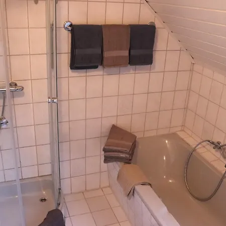 Ferienweingut & Gutsrestaurant Becker Apartman Burgen