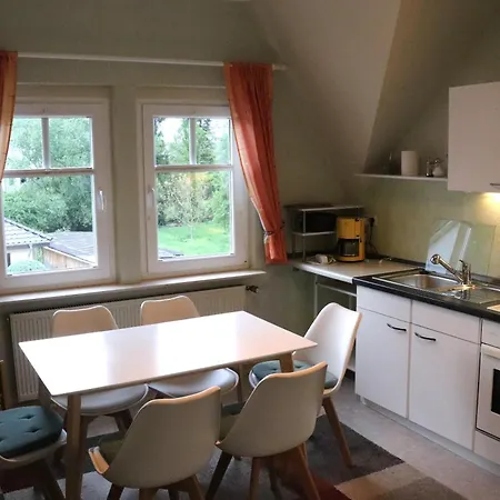 Ferienweingut & Gutsrestaurant Becker Apartman Burgen