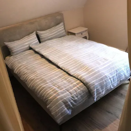 Ferienweingut & Gutsrestaurant Becker Apartman Burgen