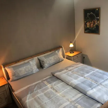 Ferienweingut & Gutsrestaurant Becker *