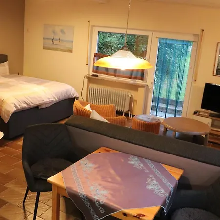 Ferienweingut & Gutsrestaurant Becker *