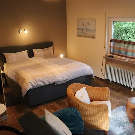 Ferienweingut & Gutsrestaurant Becker *