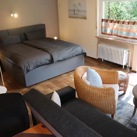 Ferienweingut & Gutsrestaurant Becker *