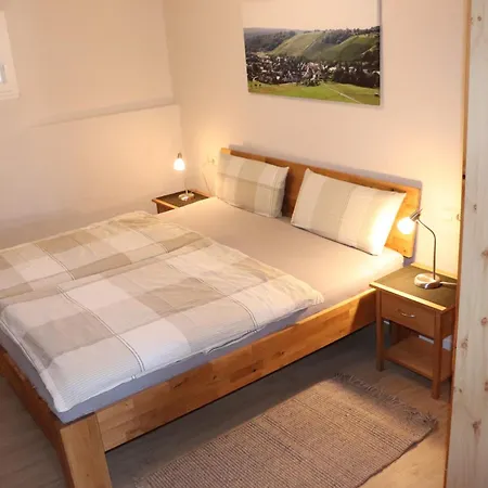 Ferienweingut & Gutsrestaurant Becker *