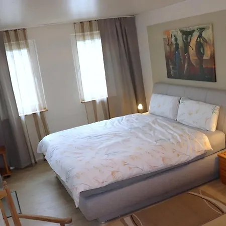 Ferienweingut & Gutsrestaurant Becker Burgen