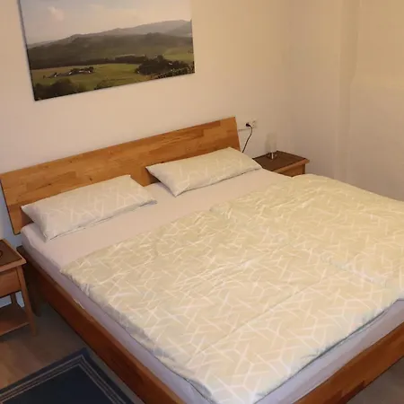 Ferienweingut & Gutsrestaurant Becker *