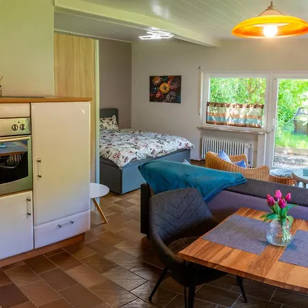 Ferienweingut & Gutsrestaurant Becker Apartman *