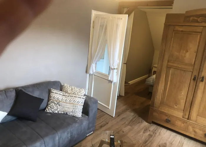 Ferienweingut & Gutsrestaurant Becker *