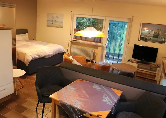 Ferienweingut & Gutsrestaurant Becker *