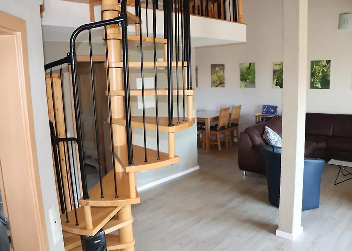 Ferienweingut & Gutsrestaurant Becker *