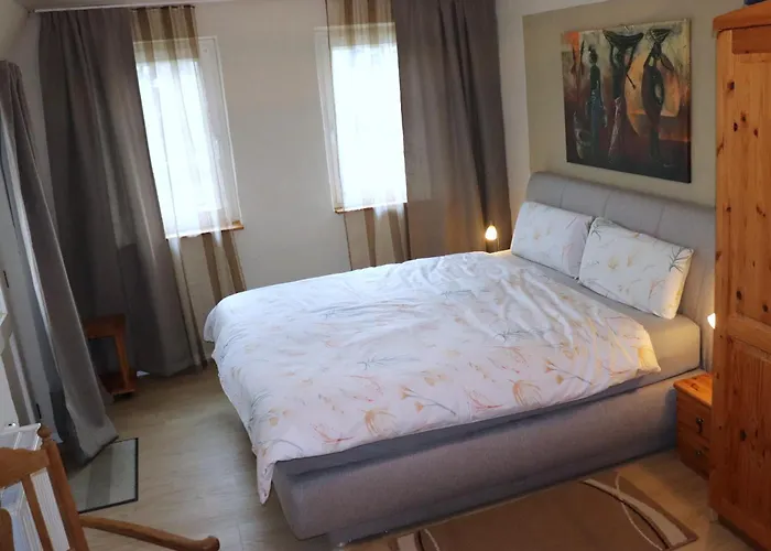 Ferienweingut & Gutsrestaurant Becker *