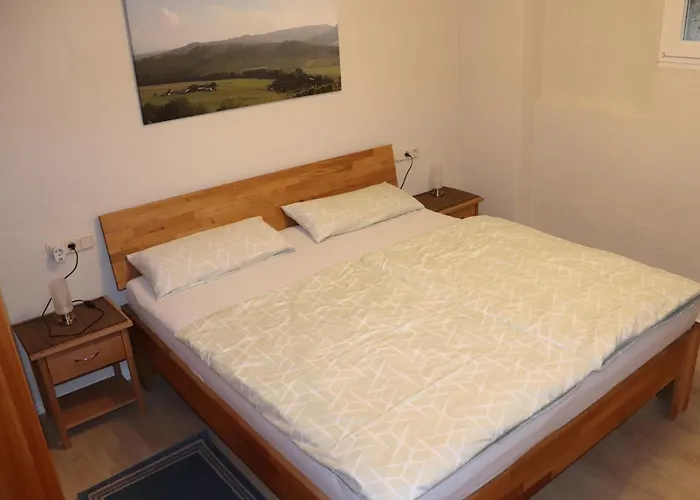 Ferienweingut & Gutsrestaurant Becker *